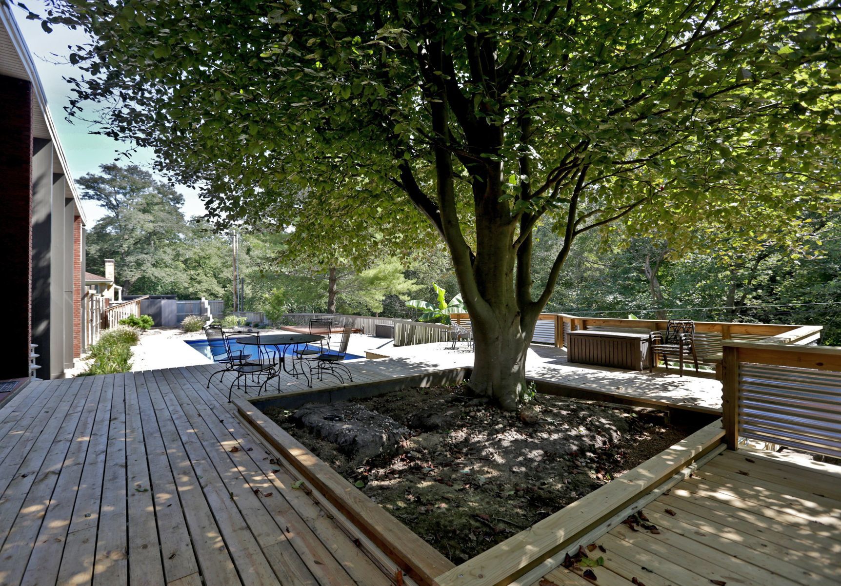 At home in a Belleville Mid-century modern